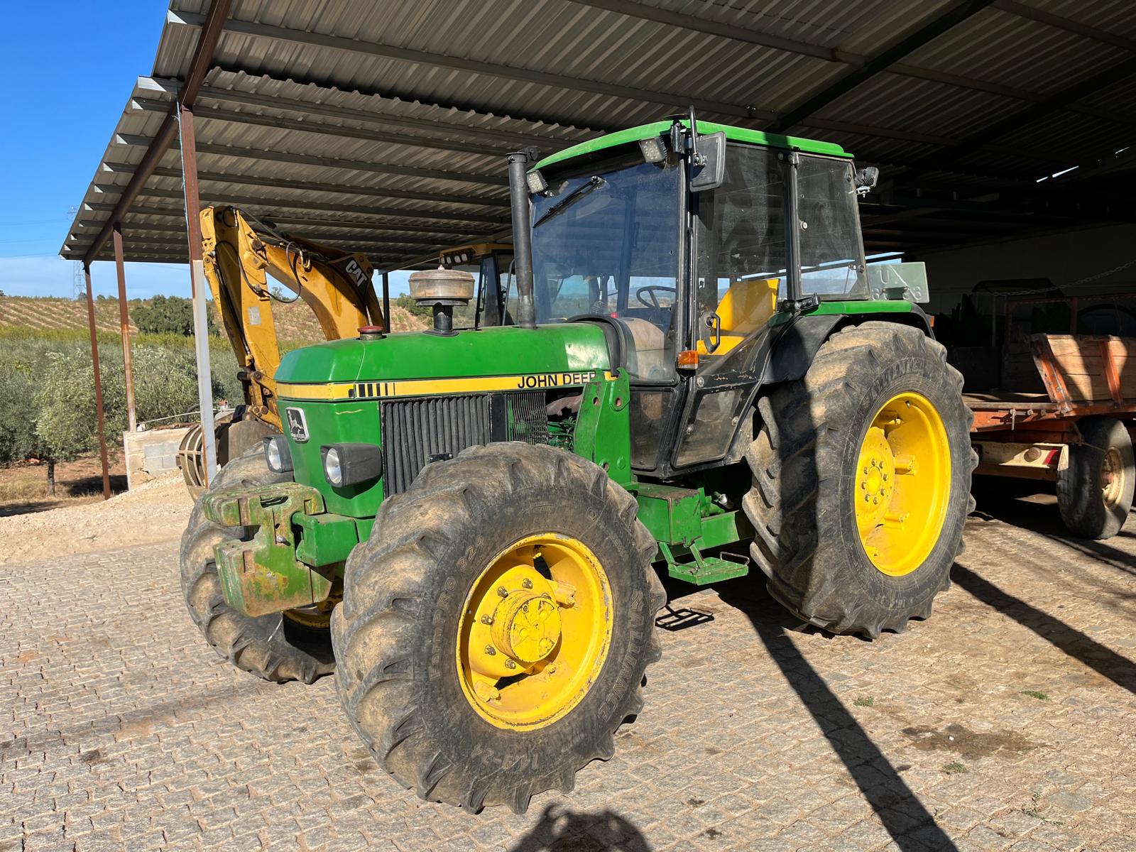 WhatsApp Image 2025-10-22 at 12.02.58 Trator John Deere 2850 (4 cilindros – 3,9L – 86CV)